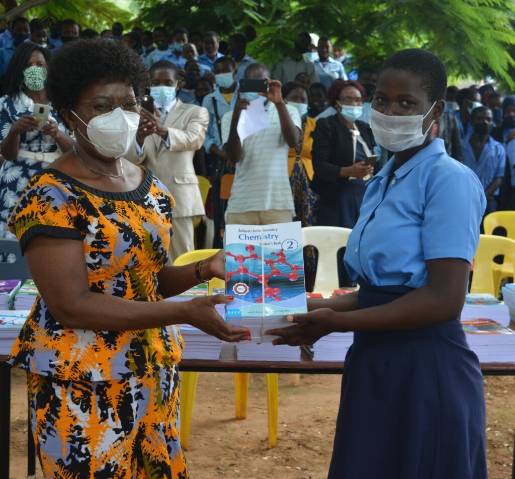 Ministry of Education hands over textbooks to secondary schools