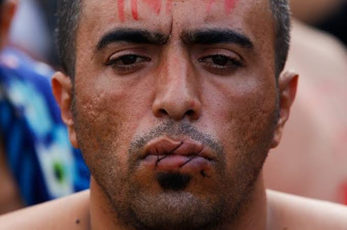 Migrants sew their mouths shut as they begin a hunger strike to demand free transit through Mexico to US border (photos)
