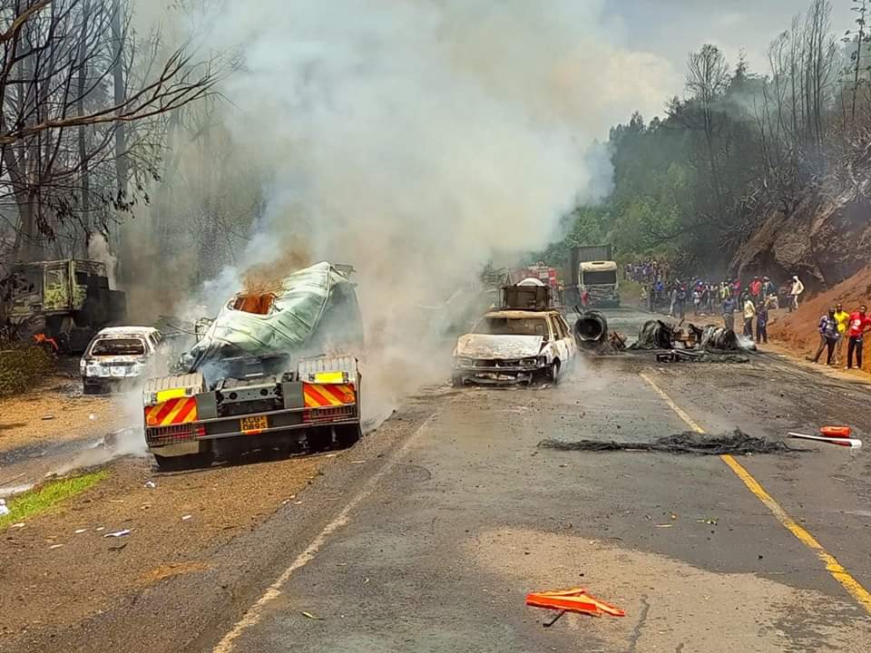 KENYA: Seven Injured, Several Vehicles Burnt After Gas Trailer Explosion