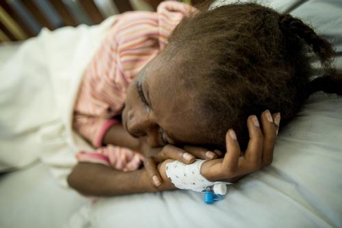 What are the symptoms of HIV in infant and children?