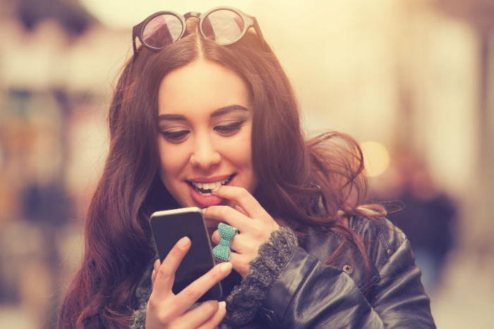 Female Relationship Expert Reveals 3 Texting Secrets Women Can Not Resist