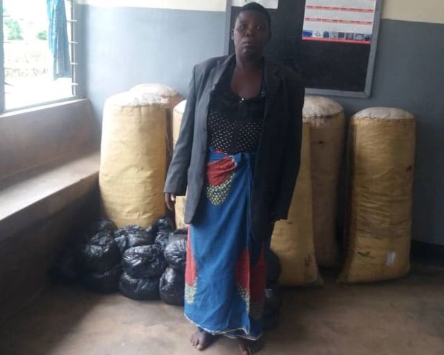 Malawian Woman In Cooler Over Chamba