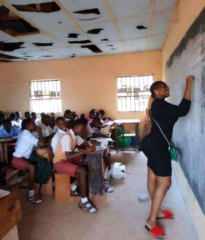 Picture Of A Female Teacher Teaching While Wearing A Tight-Min-Dress Surfaces Online (See Photo)
