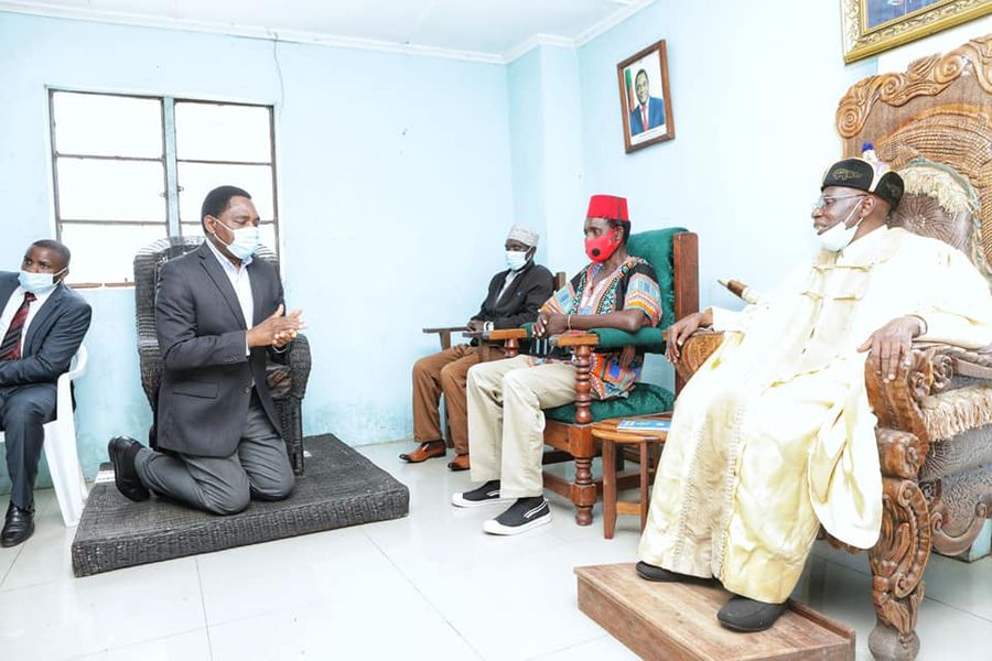 Zambia President Hakainde Hichilema captured kneeling before Paramount Chief Chitimukulu