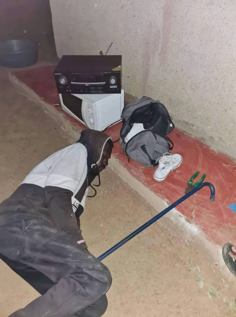 Thugs mysteriously fall asleep at the door of old woman’s house with stolen goods (see photos)