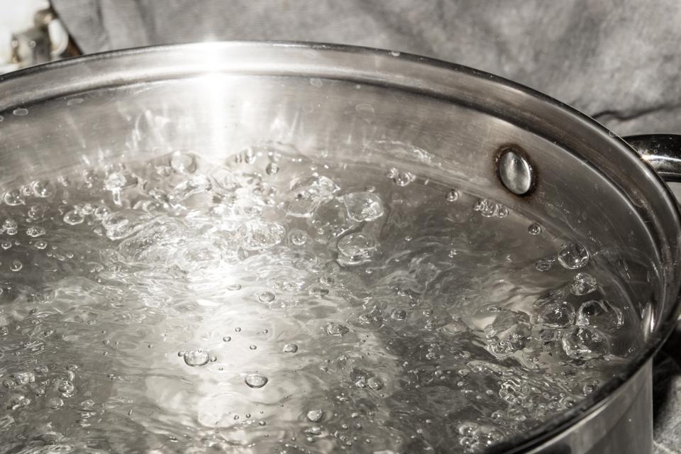 Zambian Angry  Woman Pours Hot Water On Hubby’s Girlfriend Private Part, Faces Court