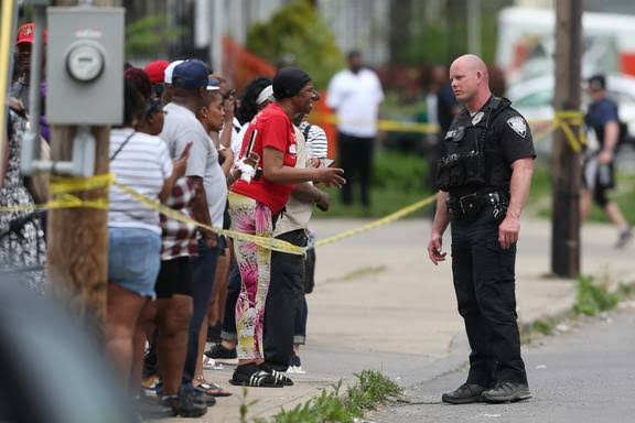 18-year-old white man shoots ten people in black neighborhood in suspected racist attack (video)