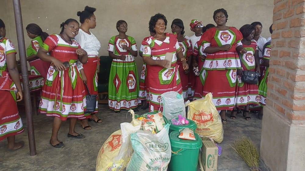 Officers Spouse Cheers Female Inmates In Kasungu Prison