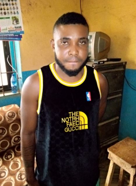 PHOTOS|| Man Sells Wife And Two Children At 1.5$, Arrested