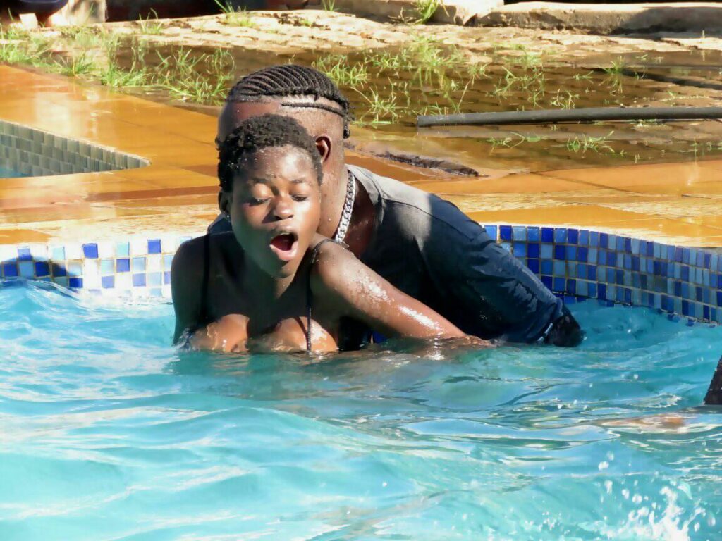 Couple Caught On Camera B0nking In Swimming Pool In Broad Daylight (See Photos)