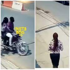 Watch A Daylight Robbery Attack On A Lady In DRC