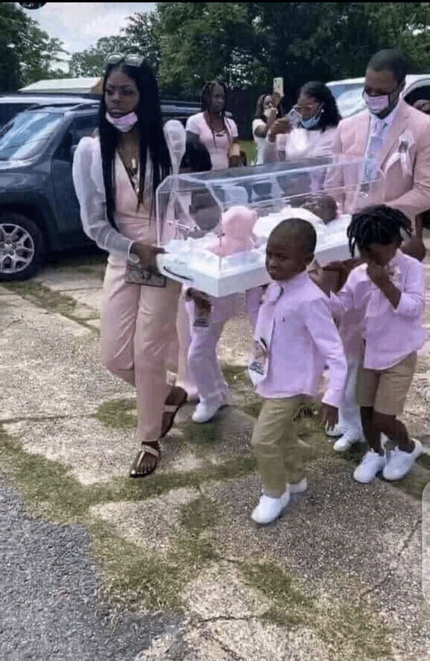 Heart Breaking|| Quintuplet Kids In Tears As They Carry Their Only Dead Sister