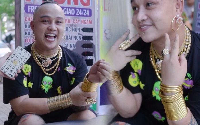 Man Walks Around Daily With Several Kilos of Gold Jewelry on His Body