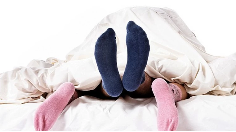 Wearing socks during sex can give you more intense orgasms: here’s how