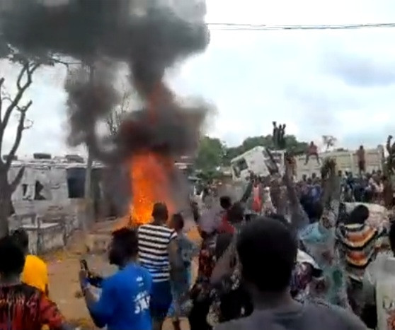 WACTH|| Man stoned and set ablaze over alleged blasphemy in Nigeria