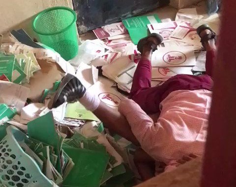 Secondary School Students Caught on camera kn@cking In The Library  (Watch Video)