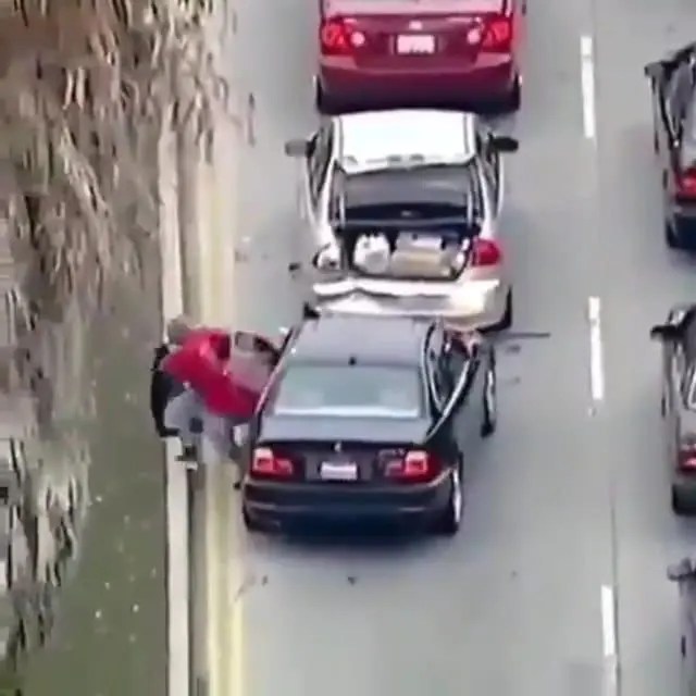 Watch Drama As Car Hijacker runs Away On A Skateboard
