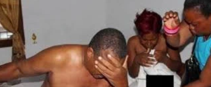 Pastor Caught Red-handed in Bed With Church Chair Lady Broad Daylight Wife Pastor’s Seek Help