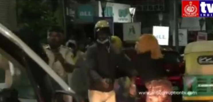 Two African women beat up police officer in India for calling them prostitutes (video)