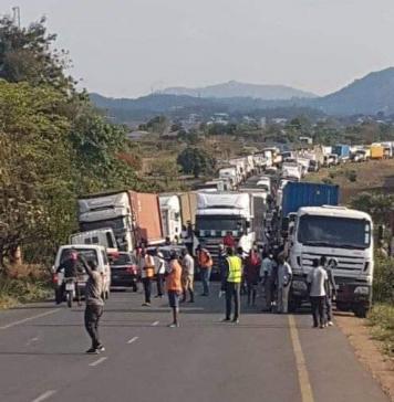 TRUCK DRIVERS CANCEL STRIKE