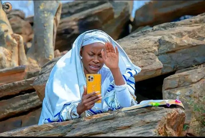 Reactions As Zambia Prophetess Naise Spotted Praying At The Mountain While Showcasing Her iPhone 13