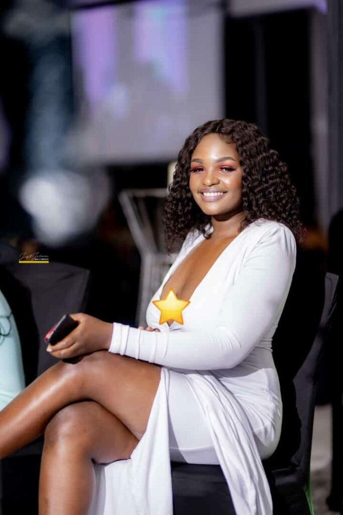 Musician Tuno under fire over bra-less photo