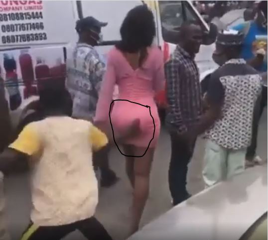 Lady Curses A Man Who Pressed Her Nyash While Walking In The Market (Watch Video)