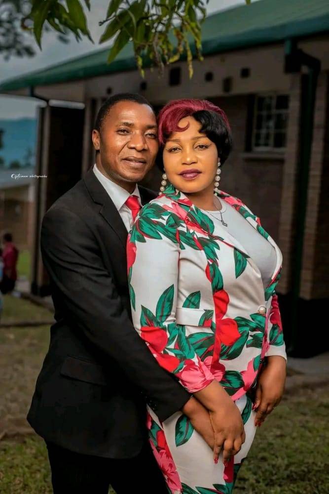 Pastor caught red-handed b00nking a maid (see photos)