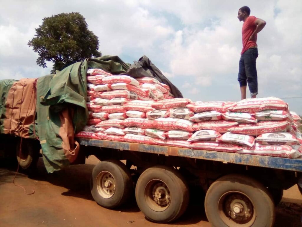 Malawian man arrested for stealing bags of fertilizer from a moving vehicle