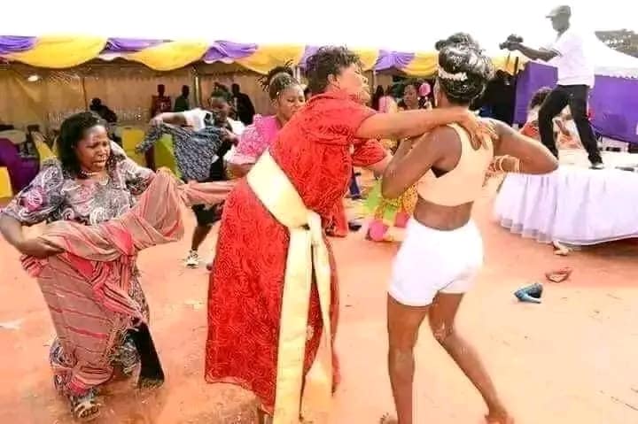 Bride goes mad on her wedding day (see photos)