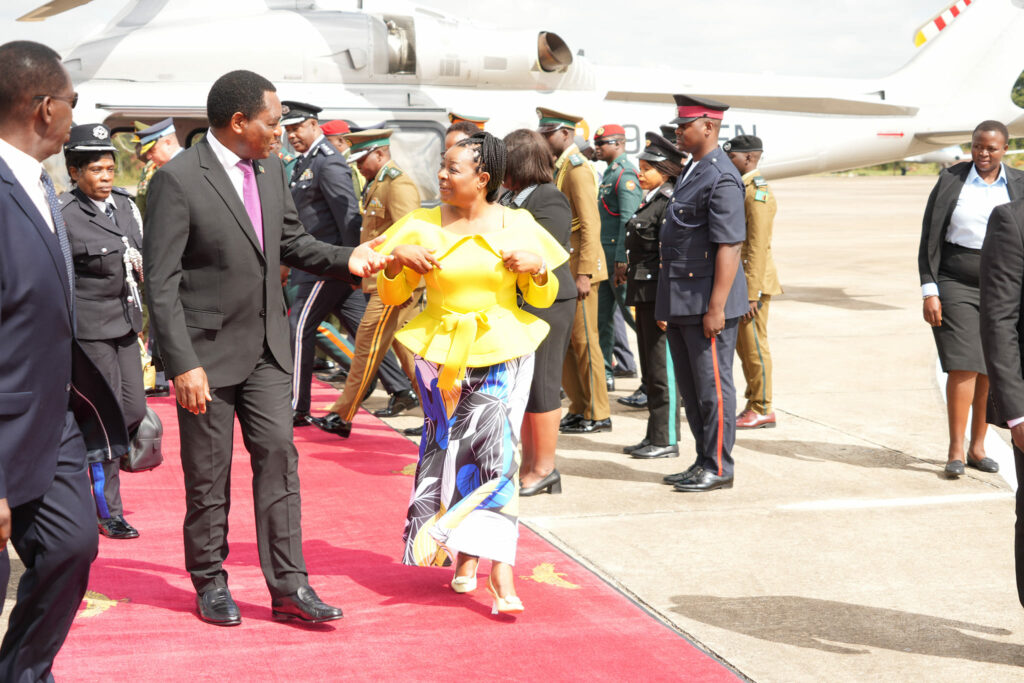 Zambia President Hakainde Hichilema lands in Mozambique in style