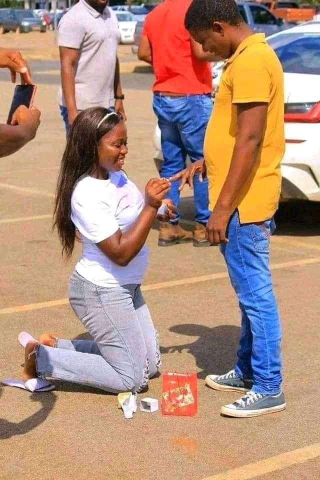 Lady Proposes Marriage To Her Man In car Park, He Says “YES” (See Photos)
