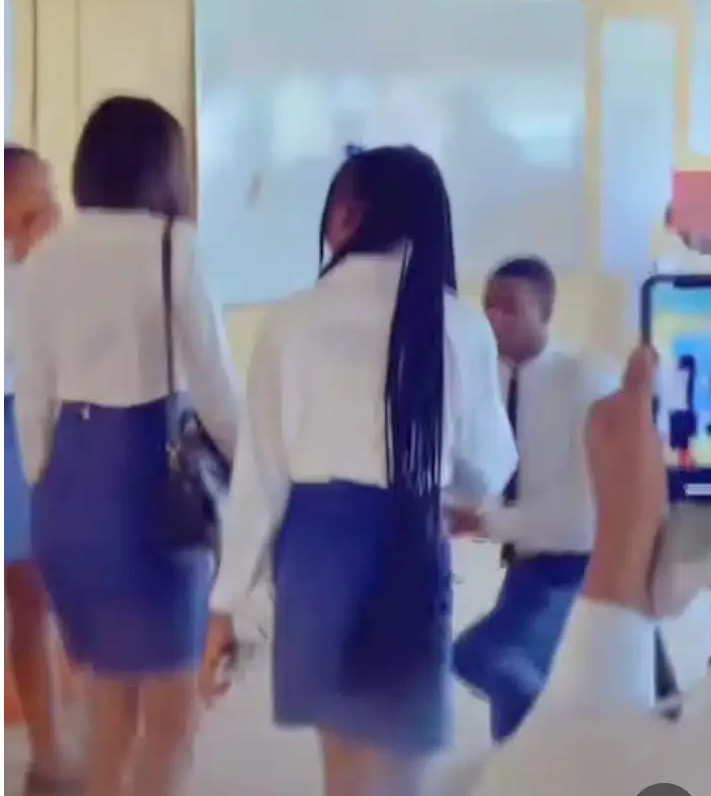 Romantic Moment University Student Proposes To Girlfriend (Watch Video)