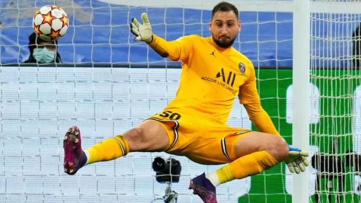 Italian Goalkeeper Attacked and Robed In Paris