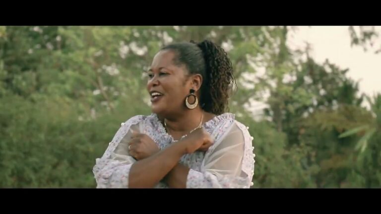 Victoria Prosper Chauma – Ndinu Mbuye (Official Music Video)