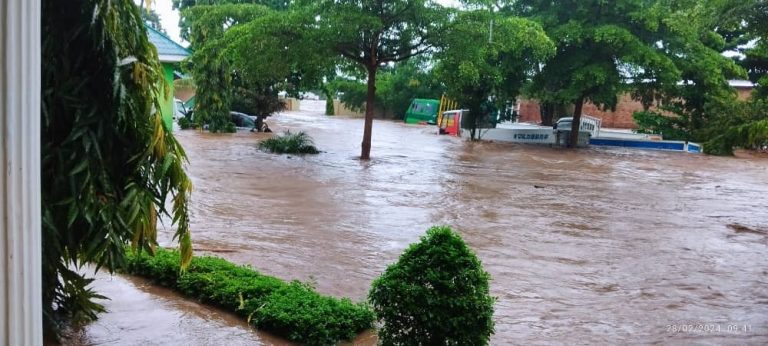 One person dies in flash floods in Nkhotakota
