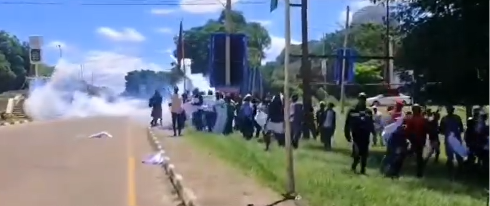 Police fires teargas at youths gathered at Capital Hotel roundabout in Lilongwe