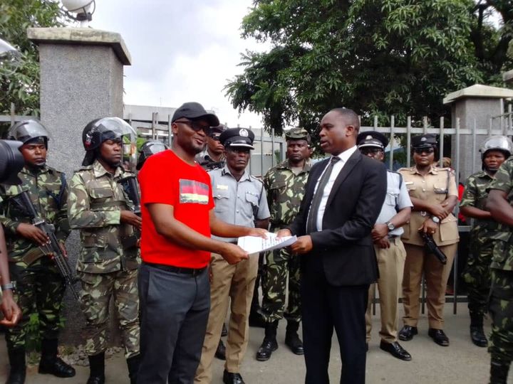 Citizens Give President Chakwera 15-Day Ultimatum to Address Passport and Driving License Issues