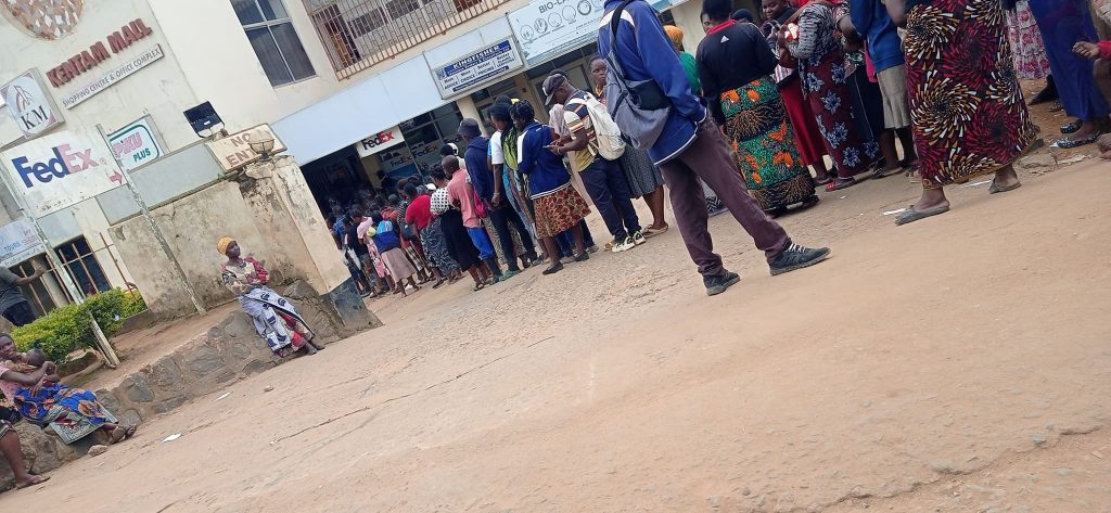 Malawians scrambling for sugar at Chipiku stores in Mzuzu