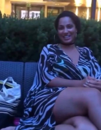 Lady Flaunts Her Boobs And Shake Her Booty To Proof She’s Not Greedy After Friends Call Her Out (Watch Video)