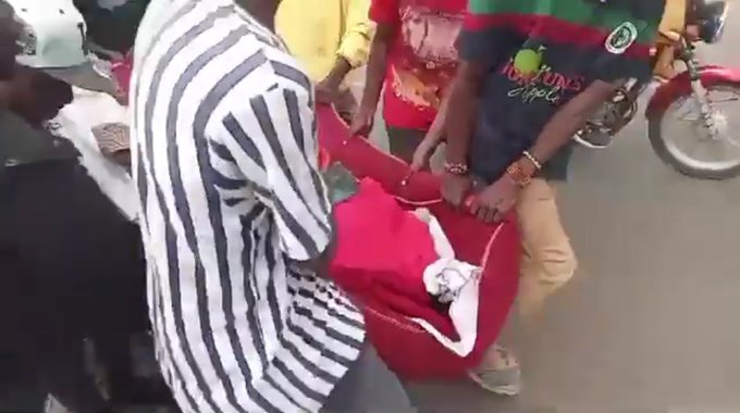 Two Kenyan Cheaters Get Stuck While Having S3x (Watch Video)