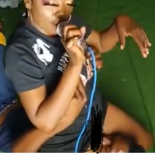 Watch the moment female musician gave a fan her Golden Fruit to eat while on stage performing (Watch Video)