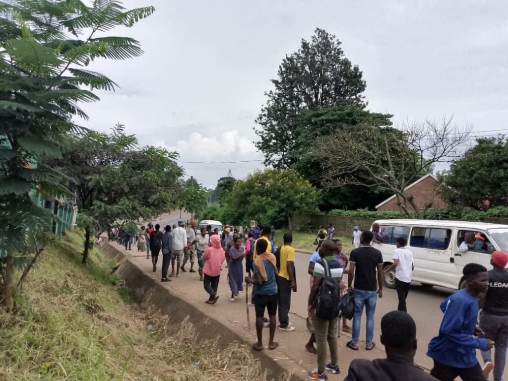 Police Fires Teargas to Protesting Vendors In Limbe