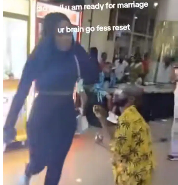 Drama as lady rejects man proposal, slaps him (Watch Video)