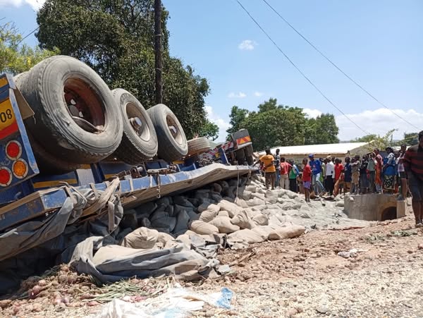 Kampepuza Road Accident: Six Rushed to Hospital, Others Trapped