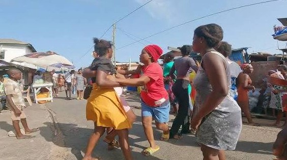 Drama Erupts After a Kenyan Pastor is Exposed By His Wife for Being in Love With Over 13 Ladies