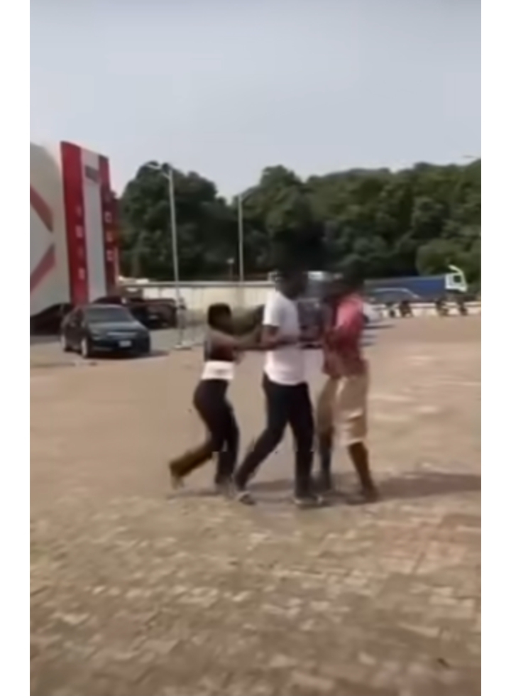 Drama as two men fight ‘over girlfriend’ at on Valentines Day (watch video)