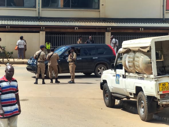 Woman Injured as Rival Minibus Touts Fight in Lilongwe Over “Mgodi”, Police Fire Teargas