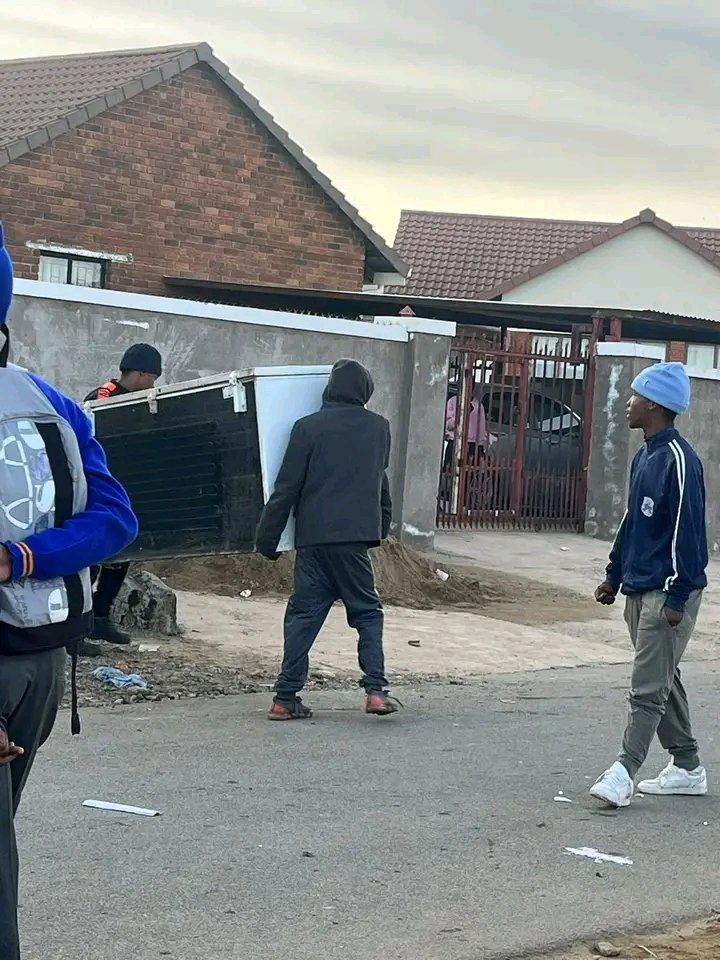 Foreign-Owned Shops Looted Amid Bloemfontein Shutdown Chaos in South Africa